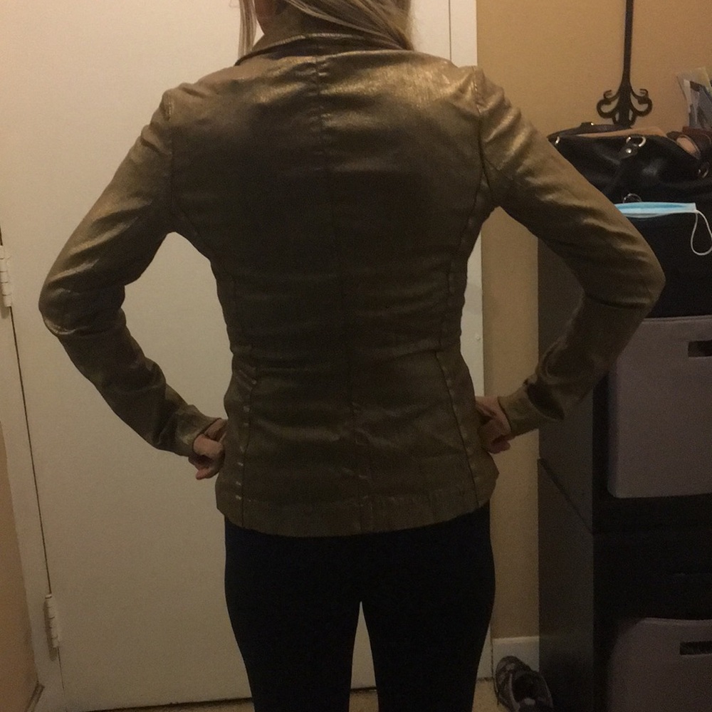 Blazer - Picture 2 of 5